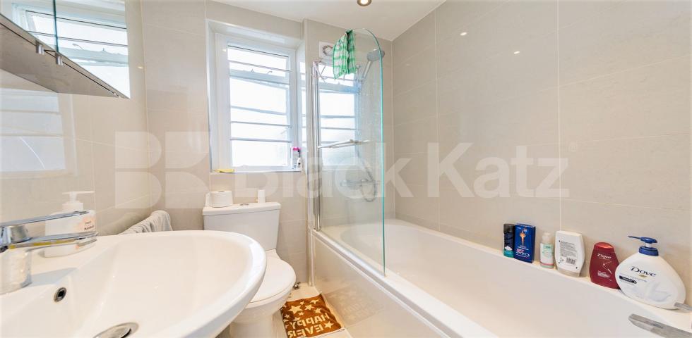 			HEATING and HOT WATER INCLUDED, 1 Bedroom, 1 bath, 1 reception Flat			 The Grampians, Shepherds Bush Road, Shepherds Bush